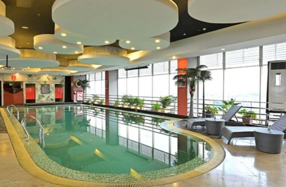Horison Samarinda - Indoor Pool