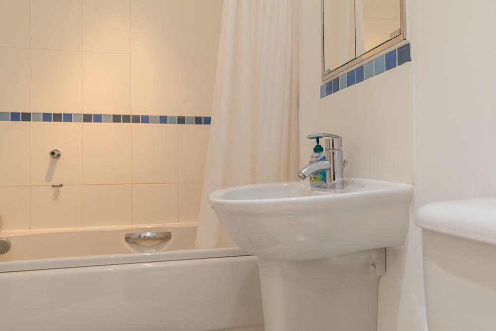 Austin David Apartments - Riverstate - Bathroom