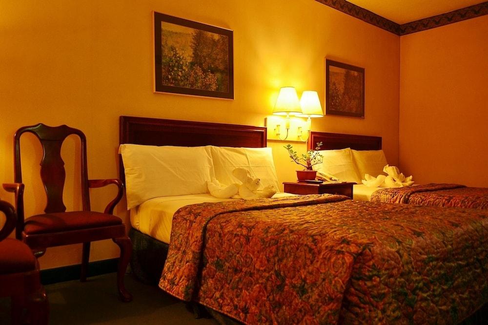 Days Hotel Batangas - Room