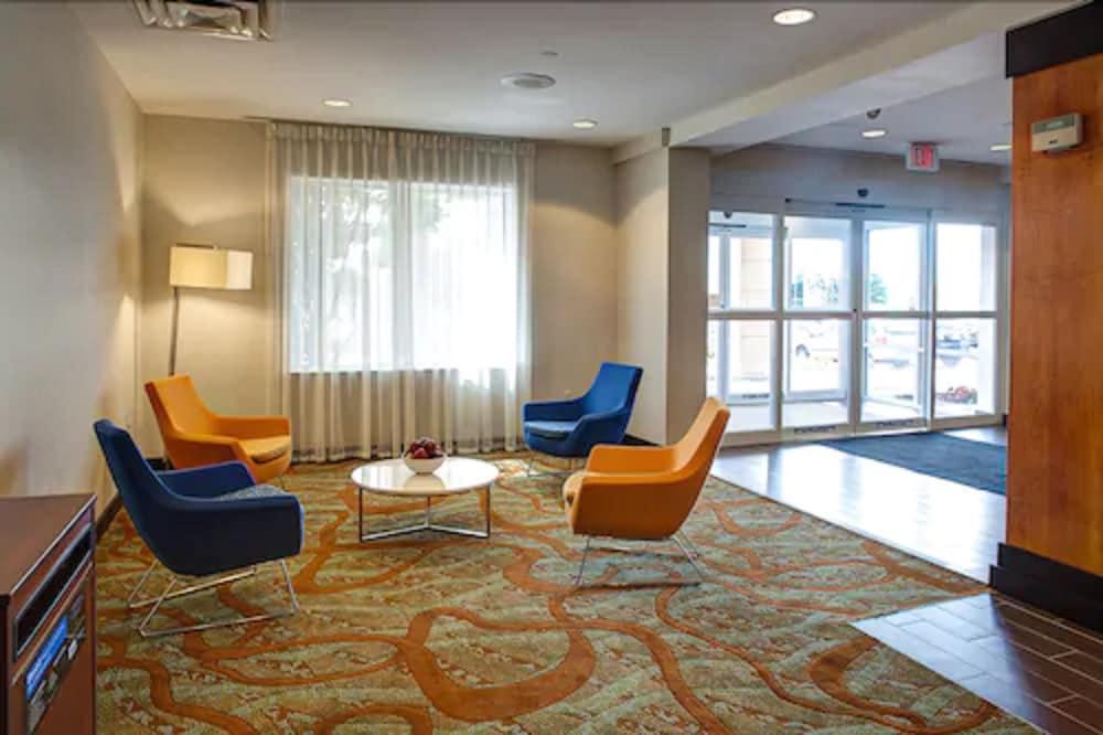 Fairfield Inn and Suites by Marriott Toronto Brampton - Lobby Sitting Area