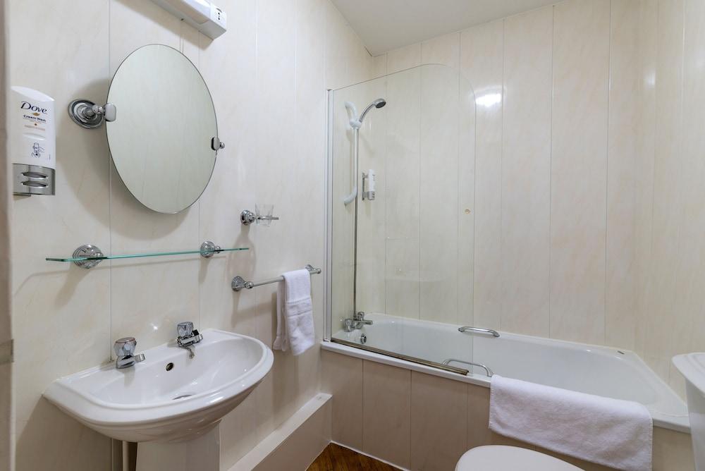 Kelvin Apartments - Bathroom