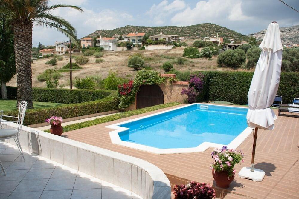 Georgie's Luxury Villa - Outdoor Pool