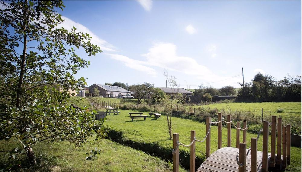 Rossendale Holiday Cottages - Property Grounds