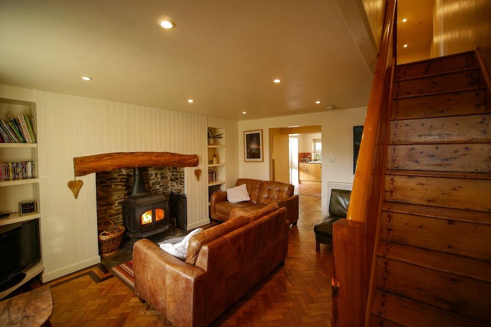 Nant Cottage - Living Area