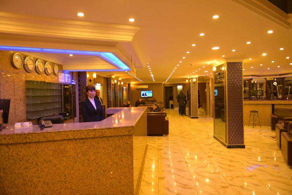 Hotel Marina City - Lobby Sitting Area