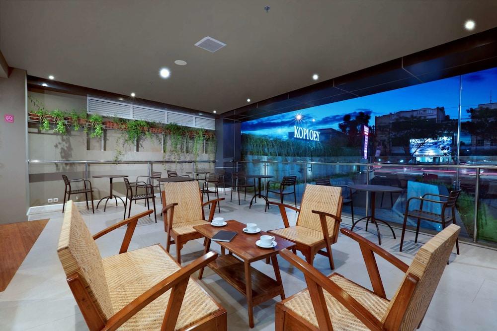 favehotel Margonda - Lobby Sitting Area