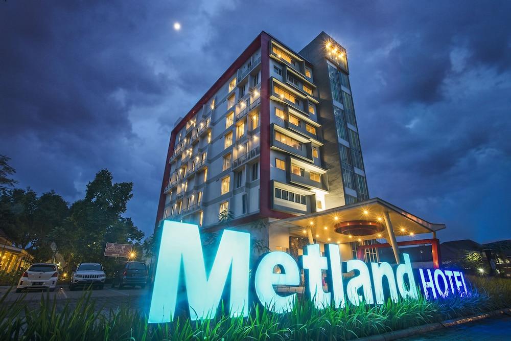 Metland Hotel Cirebon by Horison - Featured Image