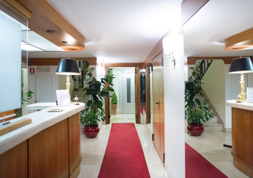 Rent In Rome - Appartamento Archimede - Lobby