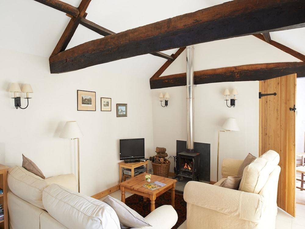 Delightful two Bedroom Converted Coach House in the Grounds off a Farm - Featured Image