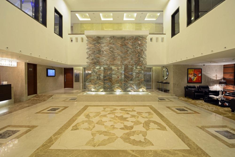 هوتل راديسون بلو أحمد آباد - Interior Entrance
