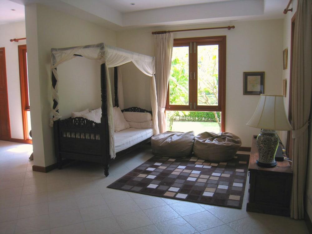 Baan Suksabai Villa by PIPS - Guestroom