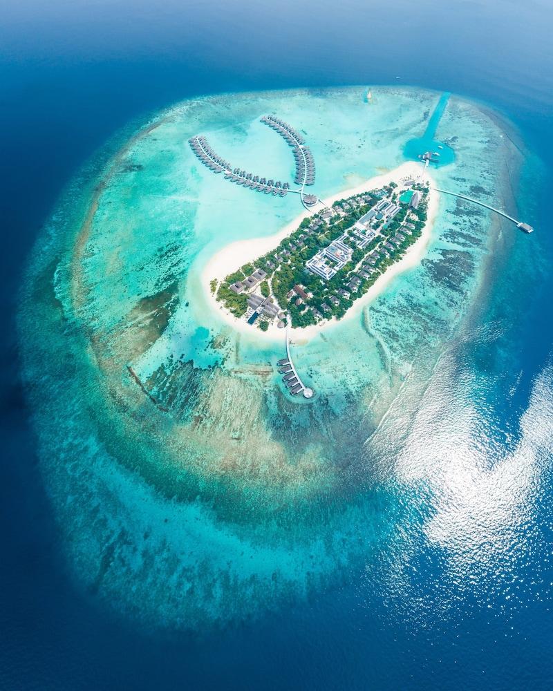 Mövenpick Resort Kuredhivaru Maldives - Aerial View