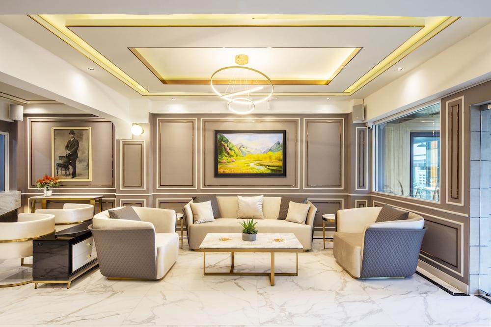 Penyos Suite - Lobby Lounge