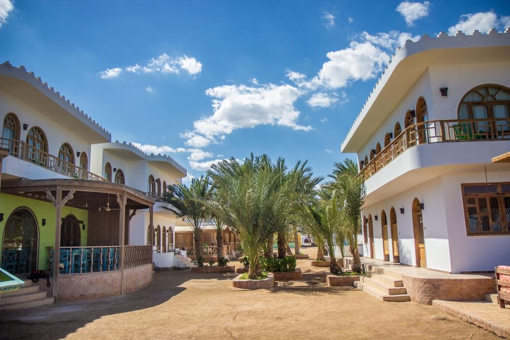 فندق ومركز الغطس شمس - Featured Image