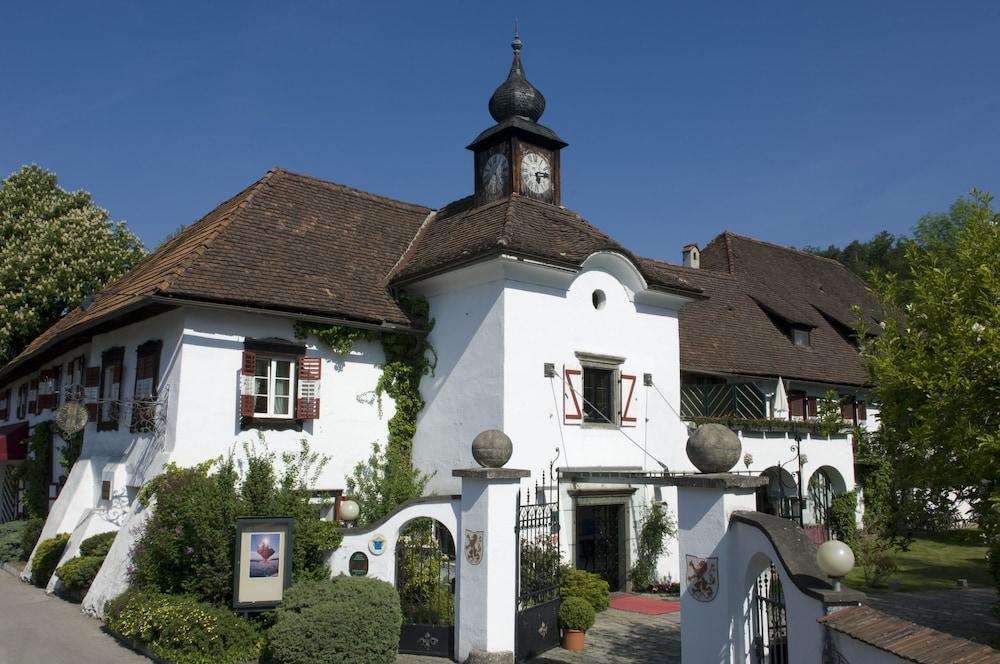 Hotel Schloss Leonstain - Featured Image