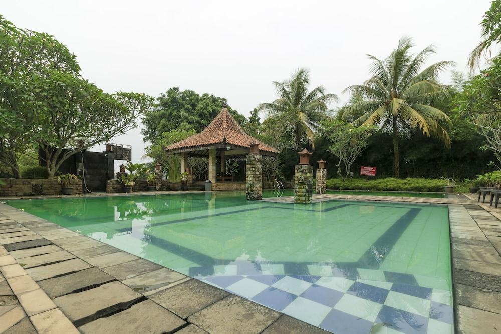 RedDoorz @ Desa Cijulang Sentul - Outdoor Pool