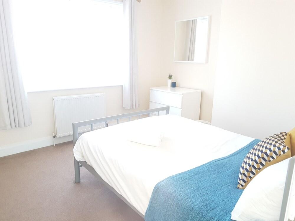 Oceana Serviced Accommodation - Alder Road - Featured Image