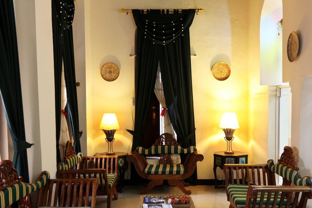 Africa House Hotel - Interior Entrance