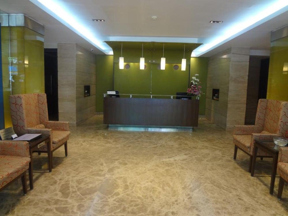 Ascot Hotel - Lobby