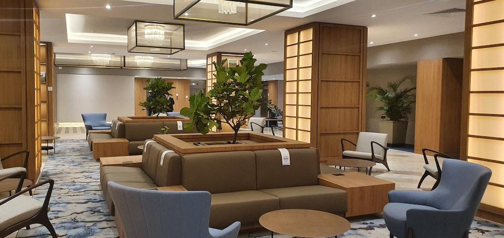 InterContinental Cali, an IHG Hotel - Lobby Sitting Area