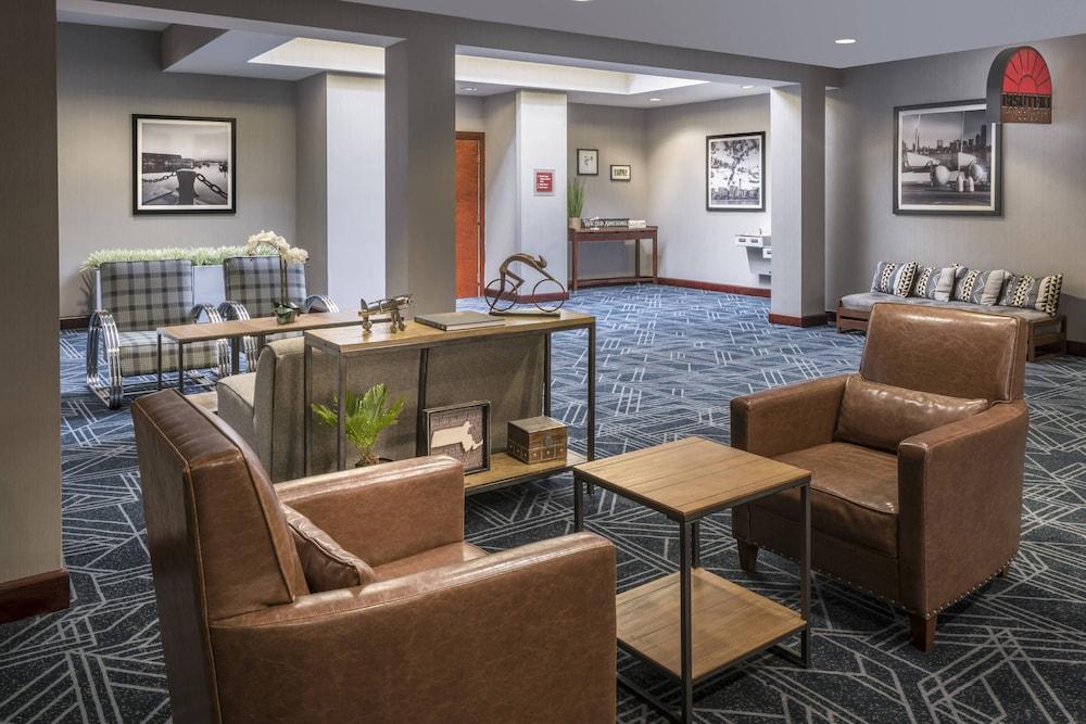 Four Points by Sheraton Boston Logan Airport Revere - Lobby Lounge