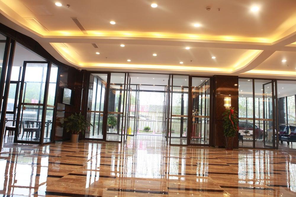 CASA RESORT HOTEL - Interior Entrance
