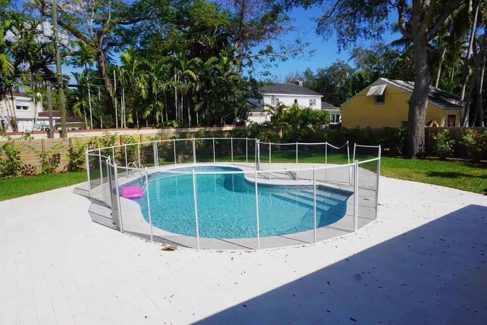 Luxe Miami Shores Home With Pool & BBQ - Pool