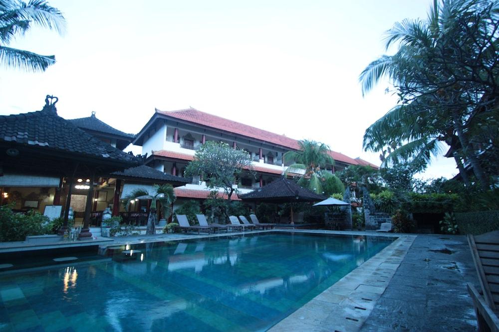 Bakung Sari Resort and Spa - Outdoor Pool