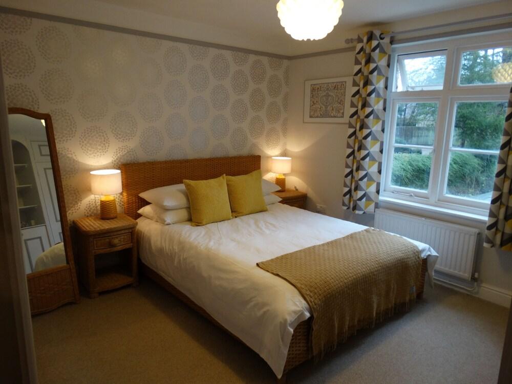 Spacious Apartment in Winchester - Room