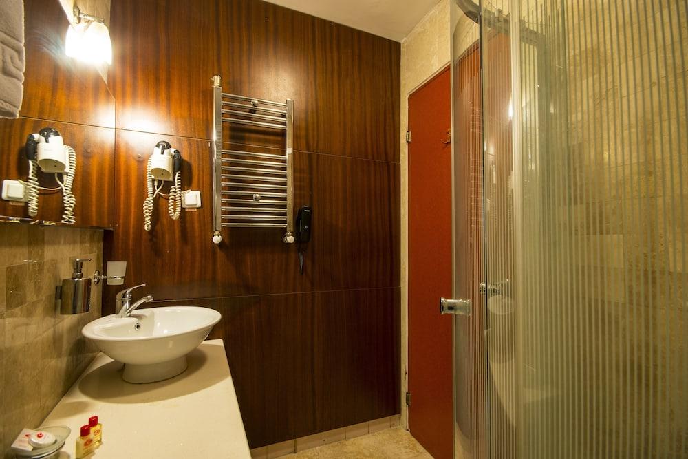 Çanak Hotel - Bathroom