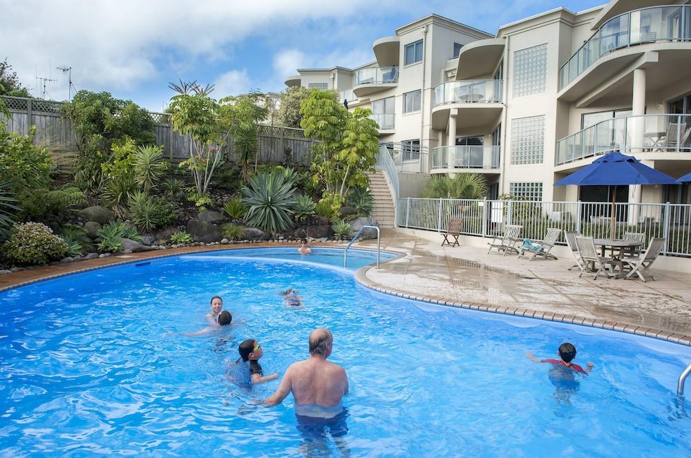 The Reef Beachfront Apartments - Outdoor Pool