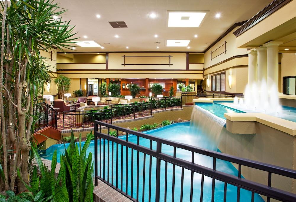 Holiday Inn Hotel & Suites Cincinnati - Eastgate, an IHG Hotel - Featured Image