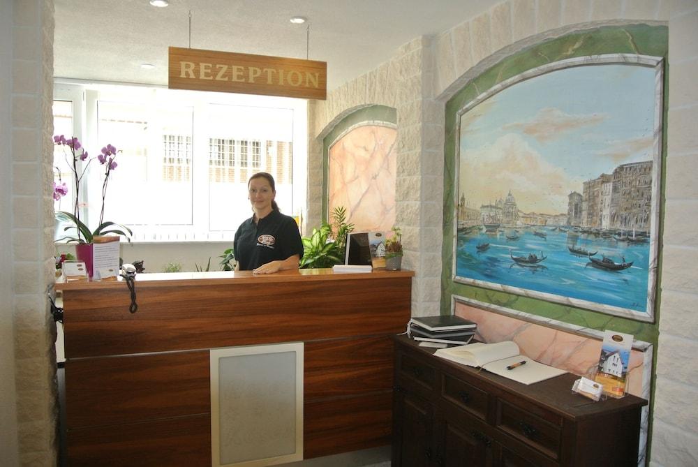Eisberg Hotel Rust - Reception