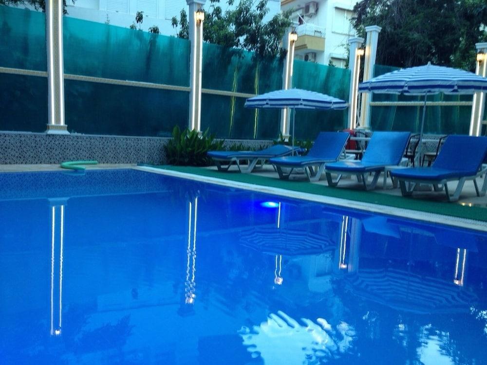 Behram Hotel - Outdoor Pool
