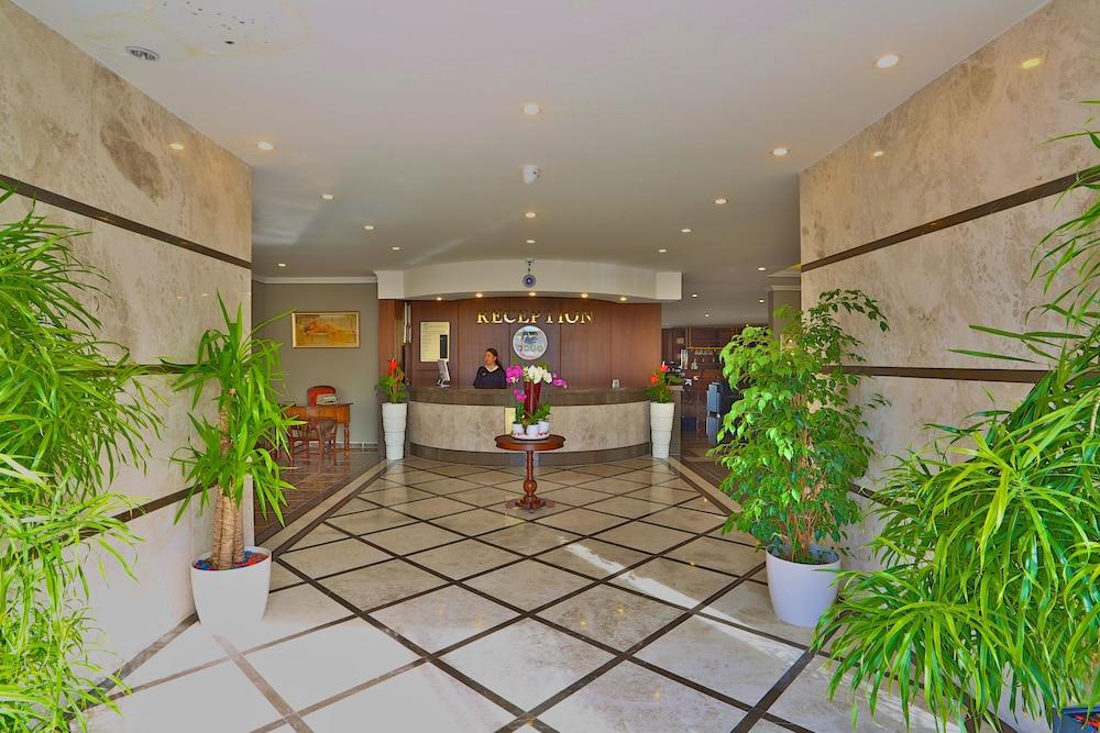 Bon Hotel City & Resort - Interior Entrance