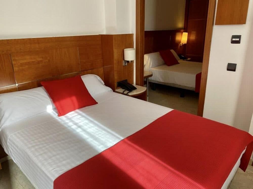 Hotel Calasanz - Room