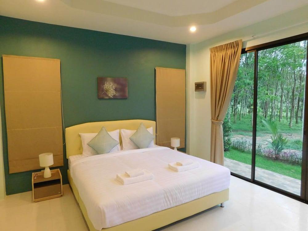 Phuket Sirinapha Resort - Room