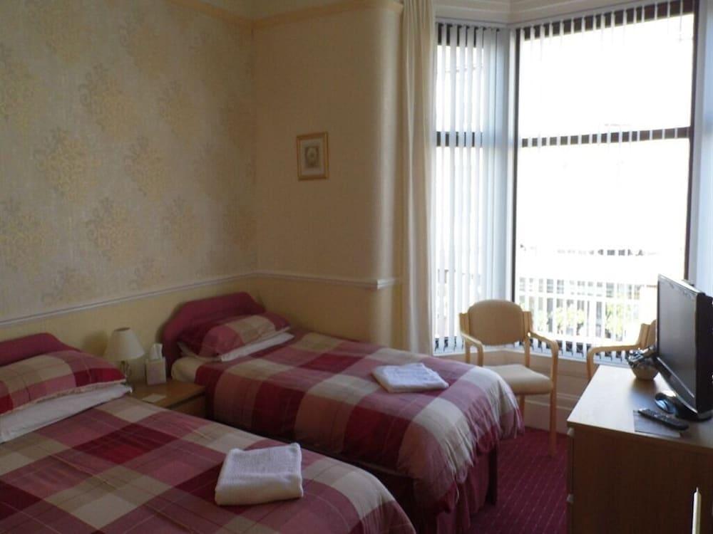 Pembroke Private Hotel - Room