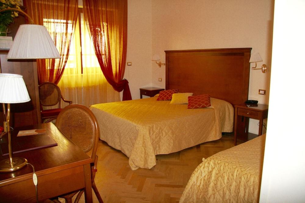 Hotel Alessandro Della Spina - Room