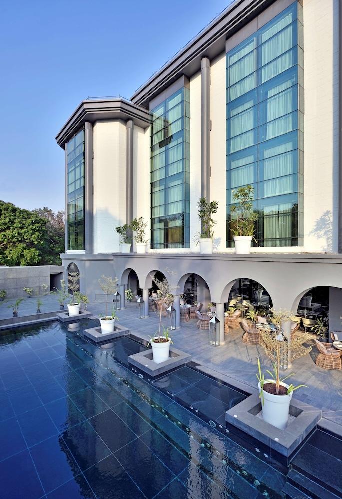 Radisson Blu Atria Bengaluru - Pool