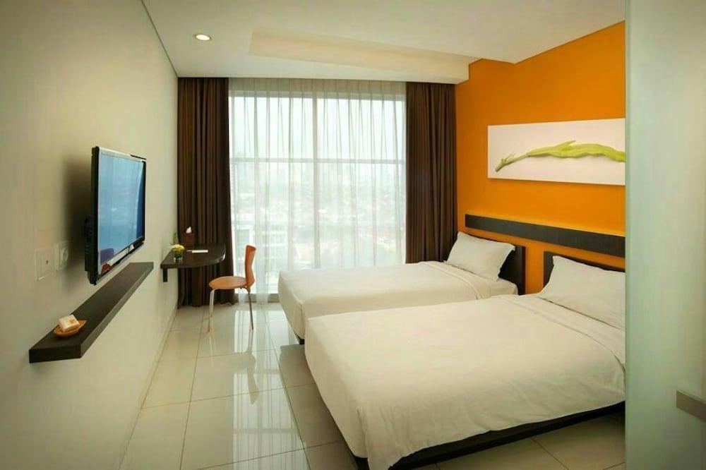 V Hotel Tebet, Jakarta - Room