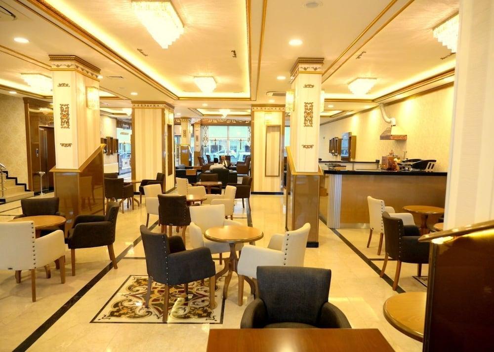 Tasar Royal Hotel - Lobby Sitting Area