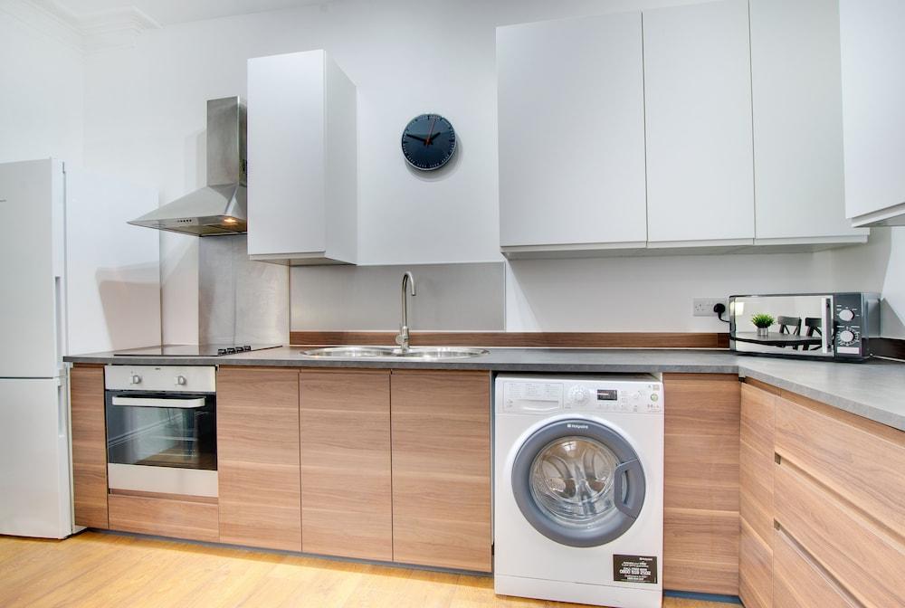 Week2Week Modern Ground Floor Newcastle Apartment - Private kitchen
