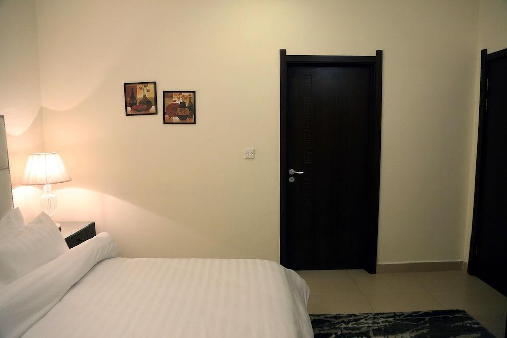 Butterfly Guest House Phase 7 Bahria Town - Room