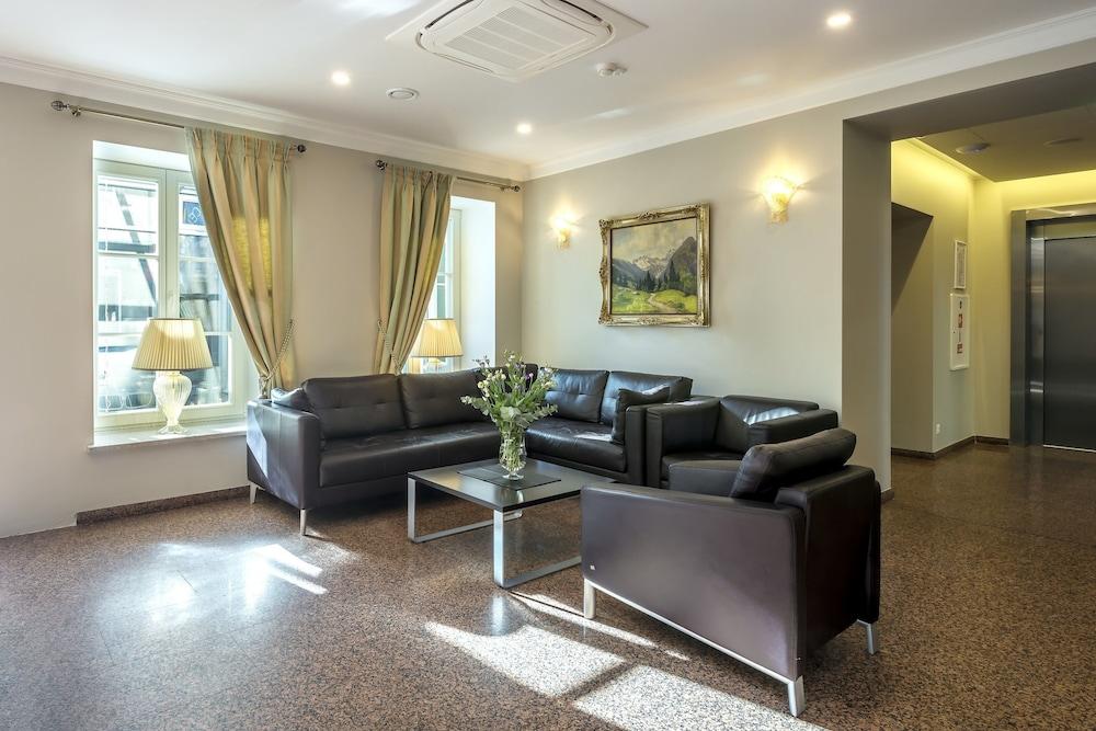 Ratonda Centrum Hotels - Lobby Sitting Area