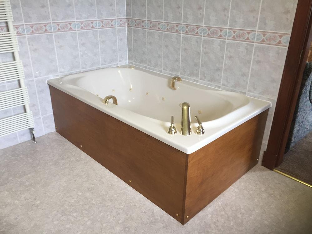 Abalone Guesthouse B&B - Private Spa Tub