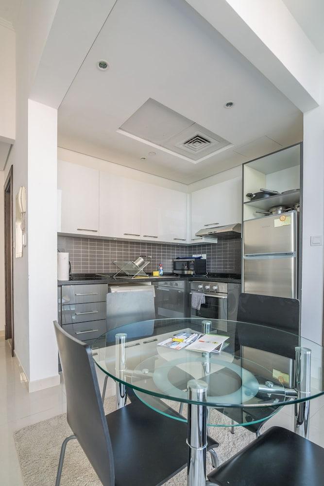 Residence Dubai - Silverene - In-Room Dining