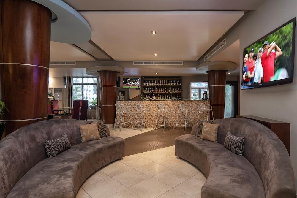 Peninsula Hotel Dar es Salaam - Lobby Sitting Area