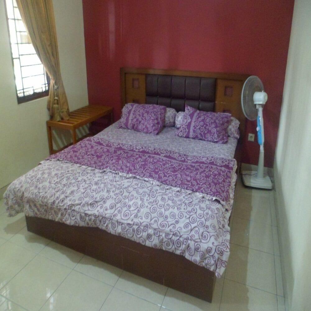 Villa Kota Bunga Violet - Room