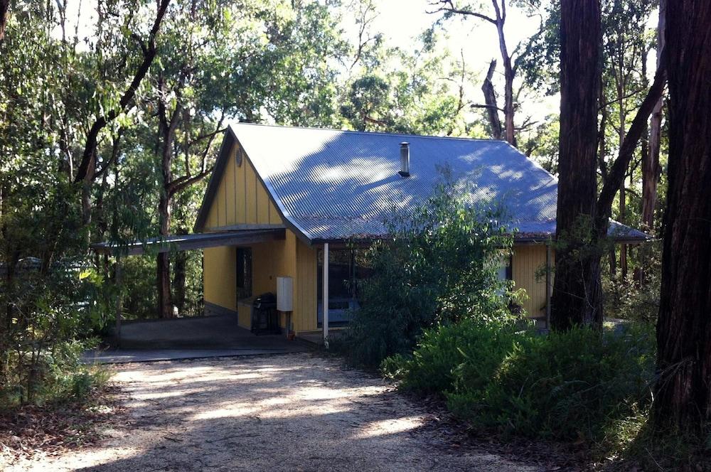 Idyllic Retreat For 4 People in Beautiful Otway Ranges, Recharge & Refresh in Hot Tub - Featured Image